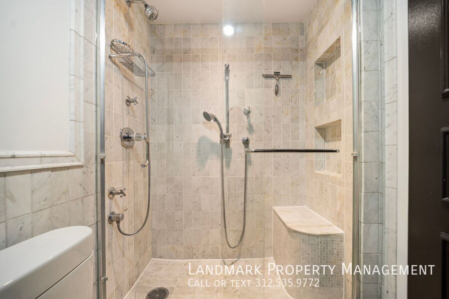 3200 N Lake Shore Dr Unit 909 property image