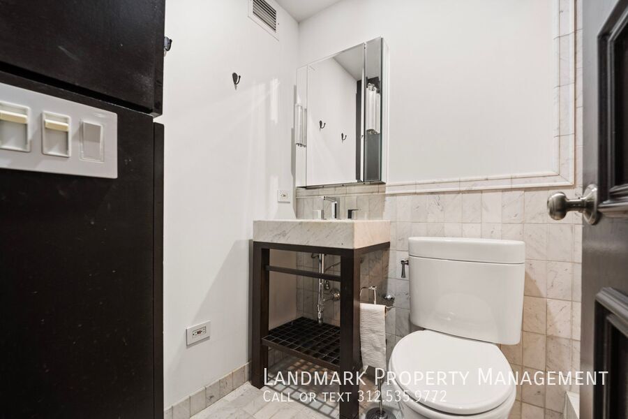 3200 N Lake Shore Dr Unit 909 property image