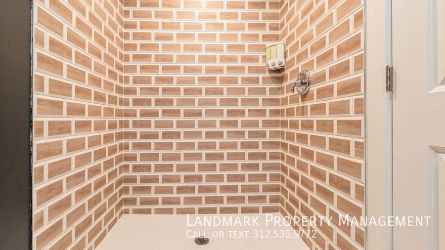 2038 W 21st St Unit 2 property image