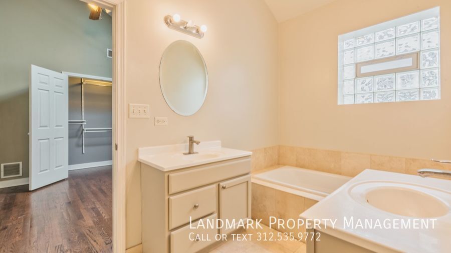 2329 W Harrison St Unit 4 property image