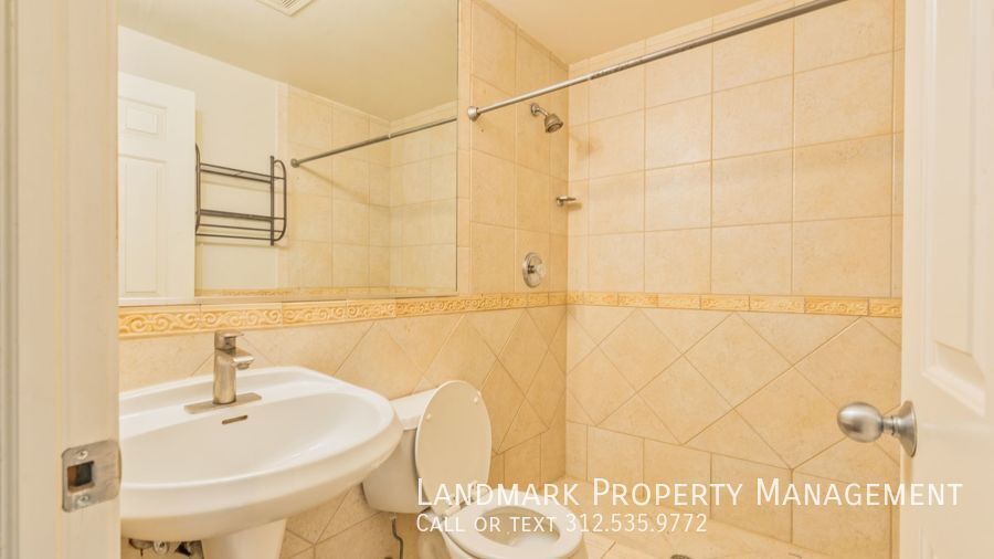 2329 W Harrison St Unit 4 property image