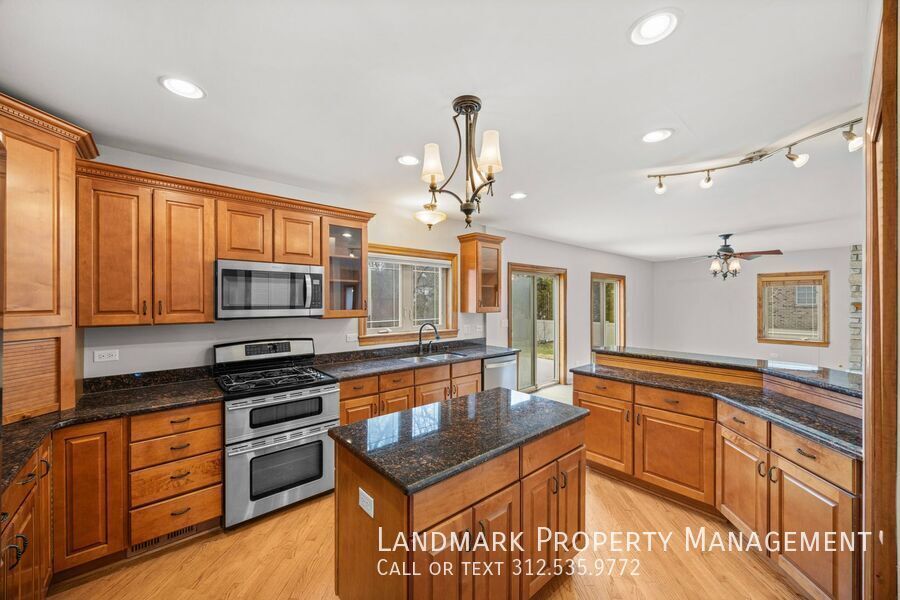 12313 S 71st Ct property image