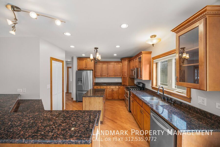 12313 S 71st Ct property image