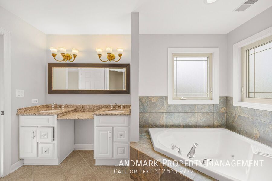 12313 S 71st Ct property image