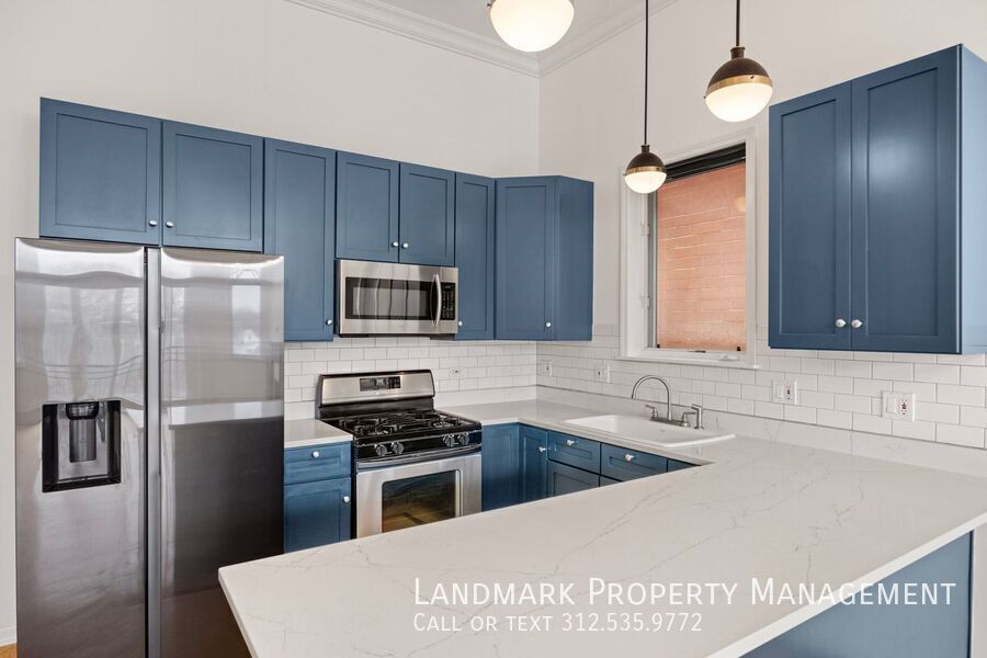 1755 N Artesian Ave Unit 3 property image