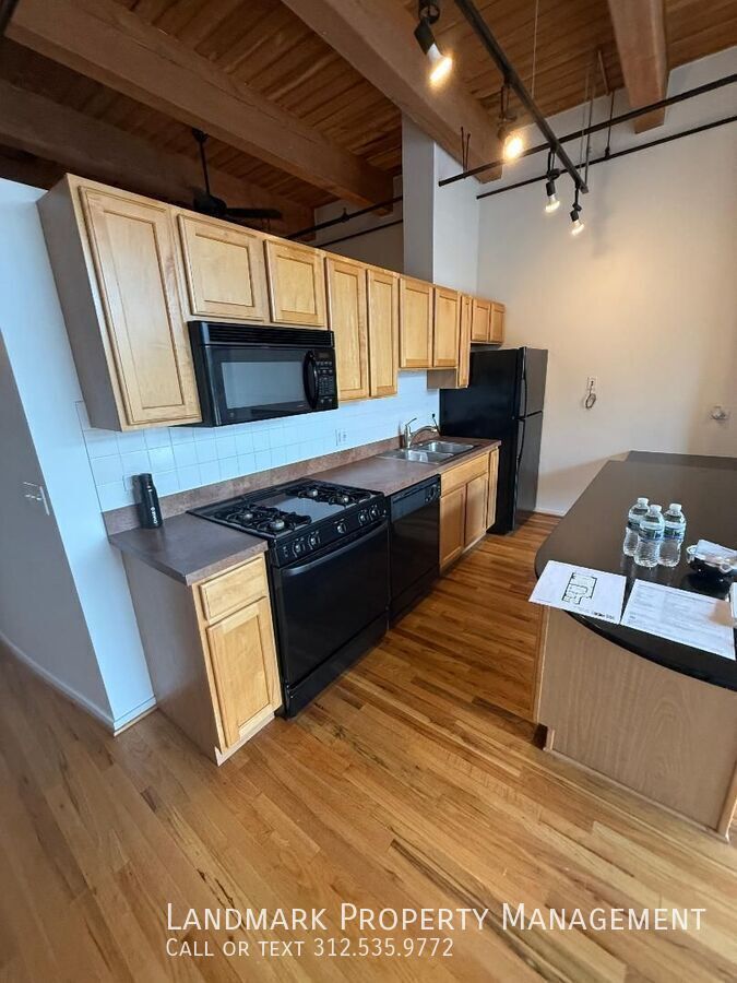 1250 W Van Buren Unit 202 property image