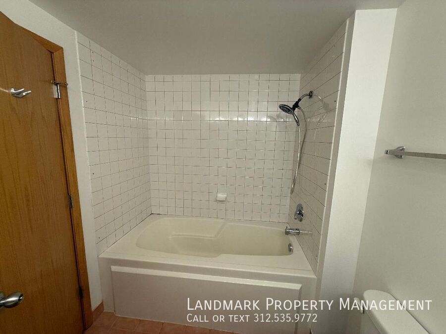 1250 W Van Buren Unit 202 property image