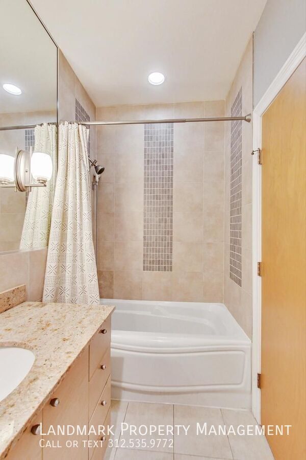 4755 N Washtenaw Ave Unit 209 property image